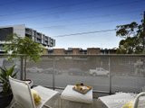 https://images.listonce.com.au/custom/160x/listings/84-nott-street-port-melbourne-vic-3207/003/01088003_img_06.jpg?nzoiQiHNxpI