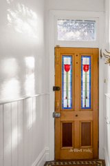 https://images.listonce.com.au/custom/160x/listings/84-pin-oak-crescent-flemington-vic-3031/528/01703528_img_03.jpg?blbhs8WBF3U