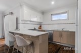 https://images.listonce.com.au/custom/160x/listings/84-springfield-avenue-croydon-vic-3136/357/01927357_img_04.jpg?RimiN2vkGSM