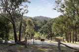 https://images.listonce.com.au/custom/160x/listings/84-wadeson-road-hurstbridge-vic-3099/775/01561775_img_03.jpg?nZuTspZ5uT4