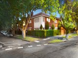 https://images.listonce.com.au/custom/160x/listings/841-shelley-street-elwood-vic-3184/832/01794832_img_09.jpg?7t4K5Fdy8us