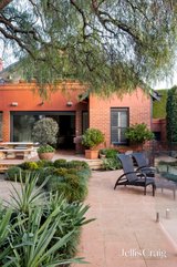 https://images.listonce.com.au/custom/160x/listings/849-park-street-brunswick-vic-3056/795/01748795_img_10.jpg?vY0b7wsIkWk