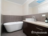 https://images.listonce.com.au/custom/160x/listings/84a-blackburn-road-mooroolbark-vic-3138/764/01525764_img_13.jpg?H6nygM8lNxI