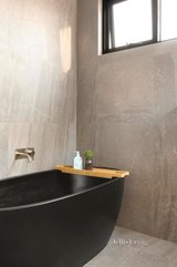 https://images.listonce.com.au/custom/160x/listings/84b-spring-road-hampton-east-vic-3188/038/01676038_img_22.jpg?99J-Q9JCL2Y