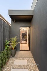 https://images.listonce.com.au/custom/160x/listings/84b-spring-road-hampton-east-vic-3188/038/01676038_img_25.jpg?iiRtvfxAkqc