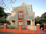 https://images.listonce.com.au/custom/160x/listings/85-dickens-street-elwood-vic-3184/393/01793393_img_01.jpg?MtmJPVYe3M4