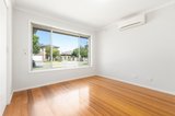 https://images.listonce.com.au/custom/160x/listings/85-embankment-grove-chelsea-vic-3196/985/01637985_img_06.jpg?LZ_nqOxo5d4