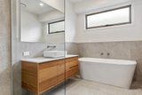 https://images.listonce.com.au/custom/160x/listings/85-lincoln-road-croydon-vic-3136/268/01590268_img_07.jpg?Tb8iEMllM2A