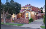 https://images.listonce.com.au/custom/160x/listings/87-edgevale-road-kew-vic-3101/383/01612383_img_13.jpg?qMUaTD8kTVo