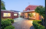 https://images.listonce.com.au/custom/160x/listings/87-edgevale-road-kew-vic-3101/383/01612383_img_14.jpg?AS1rNQntnLQ