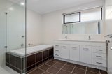 https://images.listonce.com.au/custom/160x/listings/87-glen-park-road-eltham-north-vic-3095/648/01179648_img_09.jpg?3SbdBkVXZg4