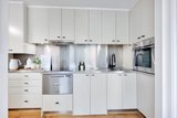 https://images.listonce.com.au/custom/160x/listings/872-76-patterson-street-middle-park-vic-3206/992/01926992_img_07.jpg?eOBjFD-lxgA