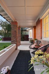 https://images.listonce.com.au/custom/160x/listings/88-fyffe-street-thornbury-vic-3071/318/01990318_img_02.jpg?T9KSGrdLLY4