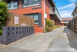 https://images.listonce.com.au/custom/160x/listings/88-robert-street-elwood-vic-3184/181/01794181_img_08.jpg?isyJq71nkB8