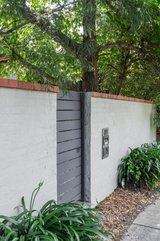 https://images.listonce.com.au/custom/160x/listings/89-st-helena-road-greensborough-vic-3088/339/01447339_img_17.jpg?vKFNqoCqK-A