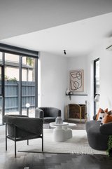 https://images.listonce.com.au/custom/160x/listings/895-hampton-street-brighton-vic-3186/296/01418296_img_15.jpg?sE8JAJow8vw