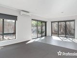 https://images.listonce.com.au/custom/160x/listings/89a-sellick-drive-croydon-vic-3136/965/01524965_img_05.jpg?ux4bBAdzzJg