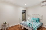 https://images.listonce.com.au/custom/160x/listings/8a-barclay-avenue-croydon-vic-3136/553/00570553_img_09.jpg?YfoGPR51d2Q