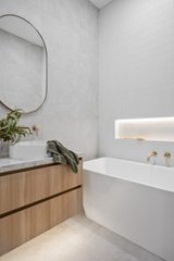 https://images.listonce.com.au/custom/160x/listings/8a-henry-street-keilor-east-vic-3033/817/01747817_img_18.jpg?c7Jc0AIhsjY