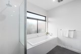 https://images.listonce.com.au/custom/160x/listings/8a-howe-street-murrumbeena-vic-3163/586/01529586_img_10.jpg?ikpvAijuL9g