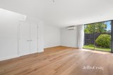 https://images.listonce.com.au/custom/160x/listings/8a-russell-st-prahran-vic-3181/025/01623025_img_03.jpg?4biVQW_3hHc