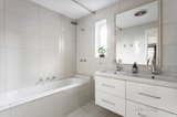 https://images.listonce.com.au/custom/160x/listings/8a-york-street-bentleigh-east-vic-3165/107/00924107_img_09.jpg?-A3XjftcLp0