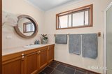 https://images.listonce.com.au/custom/160x/listings/9-barkla-road-newstead-vic-3462/730/01904730_img_07.jpg?8nKKLsZmvRs