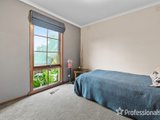 https://images.listonce.com.au/custom/160x/listings/9-batterbee-drive-mooroolbark-vic-3138/957/01525957_img_15.jpg?9DY-uIn1pmM