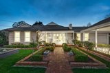 https://images.listonce.com.au/custom/160x/listings/9-beverley-grove-mount-waverley-vic-3149/467/00404467_img_13.jpg?_N3zScN6ucI