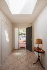 https://images.listonce.com.au/custom/160x/listings/9-bruce-street-toorak-vic-3142/314/00882314_img_02.jpg?z8jJco7QH3w