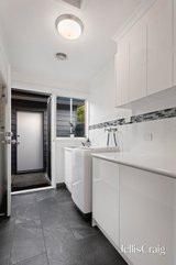 https://images.listonce.com.au/custom/160x/listings/9-carol-hancock-place-croydon-north-vic-3136/921/01882921_img_11.jpg?X-1eFeFnLcY