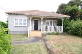 https://images.listonce.com.au/custom/160x/listings/9-chaucer-street-hamlyn-heights-vic-3215/402/01576402_img_01.jpg?hBaoy1taVQU