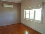 https://images.listonce.com.au/custom/160x/listings/9-chaucer-street-hamlyn-heights-vic-3215/402/01576402_img_06.jpg?M4Zizi04a08