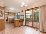 https://images.listonce.com.au/custom/160x/listings/9-como-close-croydon-vic-3136/076/01524076_img_03.jpg?309EraAxNVY