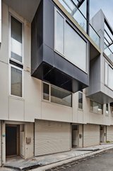https://images.listonce.com.au/custom/160x/listings/9-curzon-place-north-melbourne-vic-3051/490/01665490_img_11.jpg?FZlpiTY9xrA