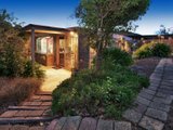 https://images.listonce.com.au/custom/160x/listings/9-eastwood-crescent-mooroolbark-vic-3138/393/01524393_img_01.jpg?B0hi7iZNlGU