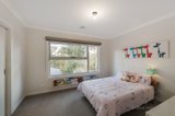 https://images.listonce.com.au/custom/160x/listings/9-evergreen-view-eltham-north-vic-3095/298/00825298_img_06.jpg?cqC-g2BtvrU