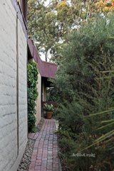 https://images.listonce.com.au/custom/160x/listings/9-geoffrey-court-lower-plenty-vic-3093/582/01163582_img_27.jpg?GakT3slnTBM