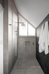 https://images.listonce.com.au/custom/160x/listings/9-gibdon-street-richmond-vic-3121/206/01718206_img_15.jpg?fbRzKqpCDgA