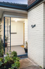 https://images.listonce.com.au/custom/160x/listings/9-gladhall-avenue-thornbury-vic-3071/998/00837998_img_02.jpg?nLX63YsP3gM