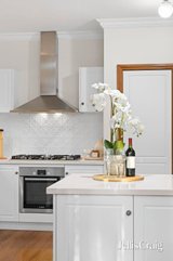 https://images.listonce.com.au/custom/160x/listings/9-greenhill-rise-ringwood-north-vic-3134/046/01943046_img_06.jpg?Hj423V5AC-M