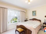 https://images.listonce.com.au/custom/160x/listings/9-greenville-street-mooroolbark-vic-3138/535/01529535_img_09.jpg?kkuVMnLYJqs