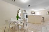 https://images.listonce.com.au/custom/160x/listings/9-hansen-close-burwood-vic-3125/572/00169572_img_09.jpg?U6gyrVE-ljw