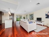 https://images.listonce.com.au/custom/160x/listings/9-henley-bridge-road-chirnside-park-vic-3116/674/01525674_img_12.jpg?ju9CmHB-ZuY