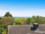 https://images.listonce.com.au/custom/160x/listings/9-highleigh-court-mooroolbark-vic-3138/000/01525000_img_23.jpg?rG4qY26Sp9w