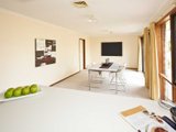 https://images.listonce.com.au/custom/160x/listings/9-jenolan-avenue-grovedale-vic-3216/270/01699270_img_07.jpg?3zIcgfNbnao