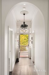https://images.listonce.com.au/custom/160x/listings/9-johnson-street-hawthorn-vic-3122/908/01769908_img_10.jpg?-pnojD8V4gU
