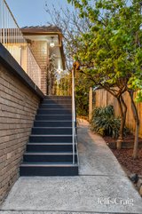 https://images.listonce.com.au/custom/160x/listings/9-kardinia-drive-yallambie-vic-3085/717/01811717_img_02.jpg?J7wmWphxPTc