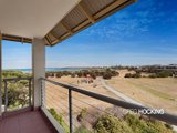 https://images.listonce.com.au/custom/160x/listings/9-lakeside-place-williamstown-vic-3016/052/01203052_img_10.jpg?LLKq3yI-Nh8