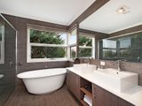 https://images.listonce.com.au/custom/160x/listings/9-landen-avenue-balwyn-north-vic-3104/244/01685244_img_07.jpg?eX1UqHPmCFk